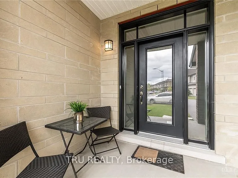 347 Ardmore St — Photo 2