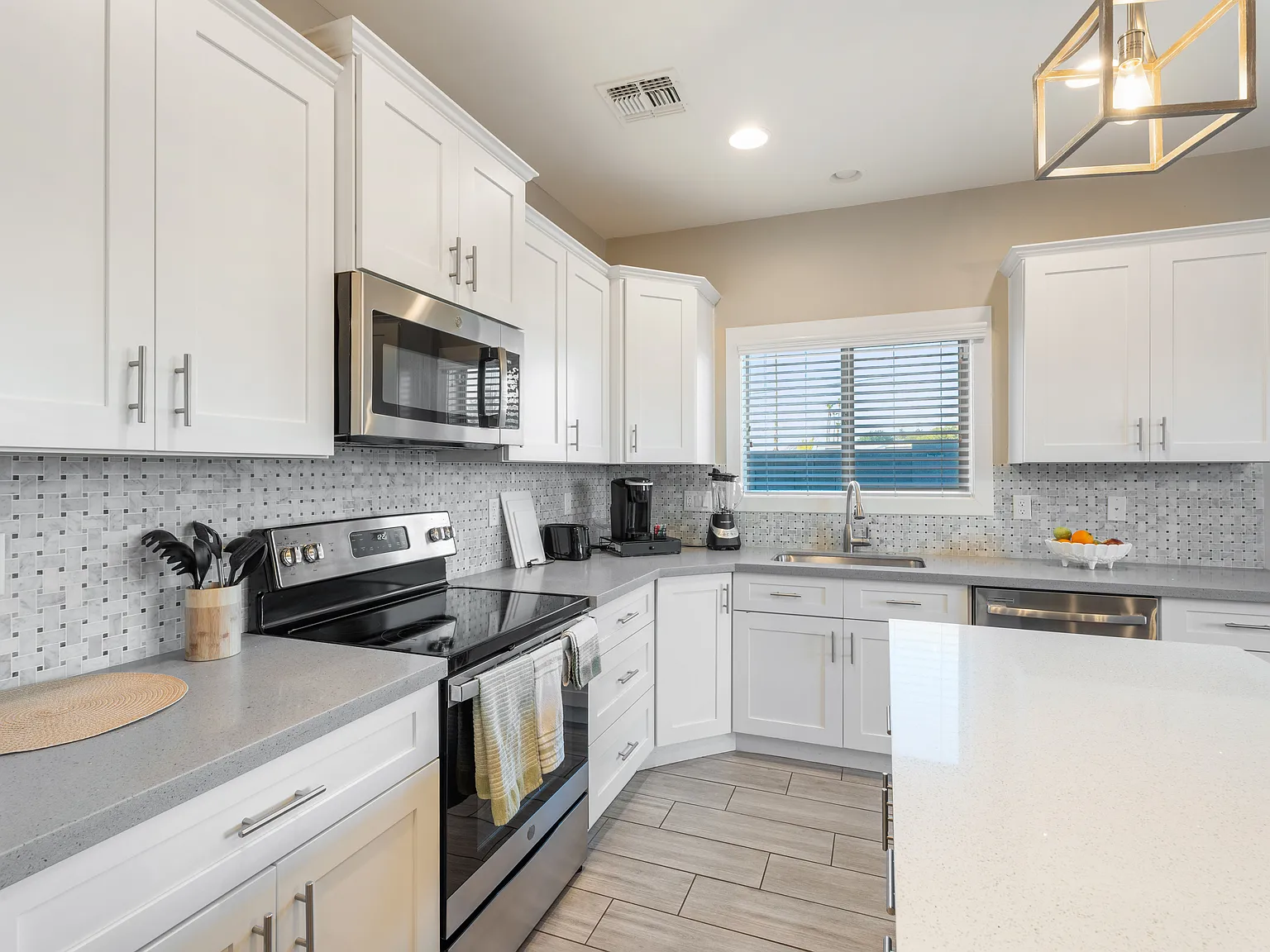 3 bed, 2.5 bath, 1600 sqft, $2,350 — Photo 4