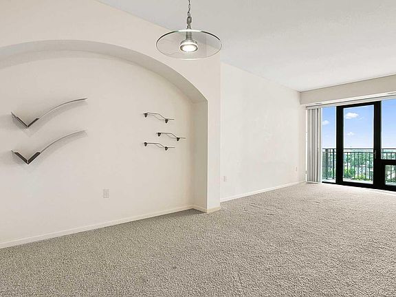 4th image of 500 Grant St E #1505