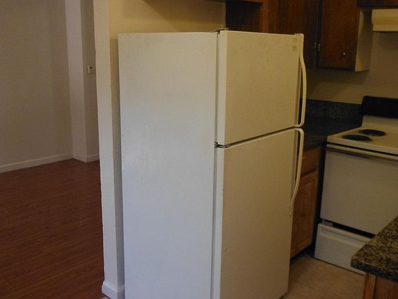2nd image of 684 Vine St APT 3