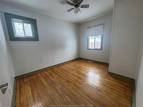 3rd image of 1484 Francois Rd