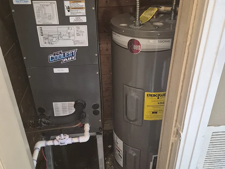 Brand new high efficiency HVAC system and hot water heater August 2025.
