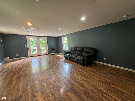 3rd image of 245 Riverwood Dr