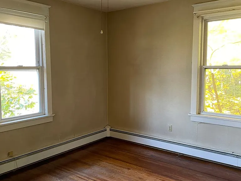 107 E Main St — Photo 4