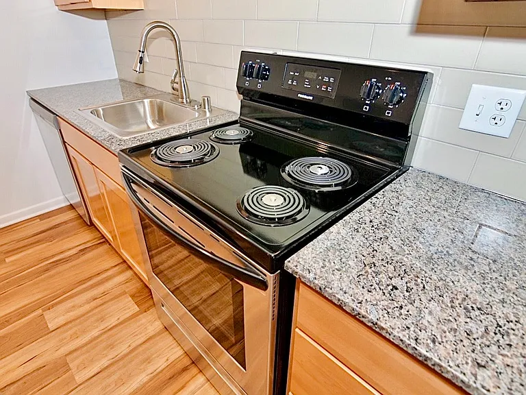 Stevens Square Apartments — Photo 35
