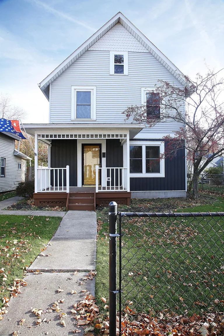 2175 W 33rd St photo 1