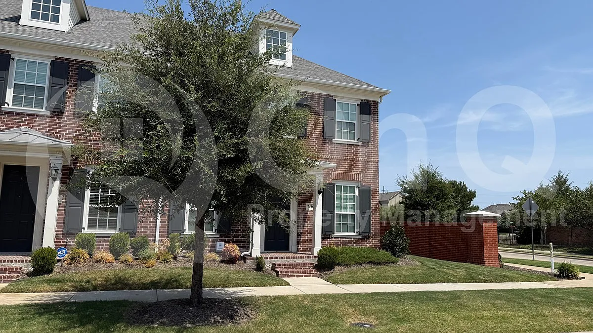 3 bed, 3.0 bath, 2256 sqft, $3,499 — Photo 3
