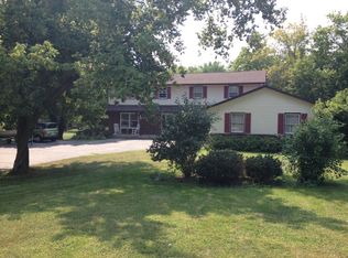 140 Huntington Rd, Delafield, WI 53018