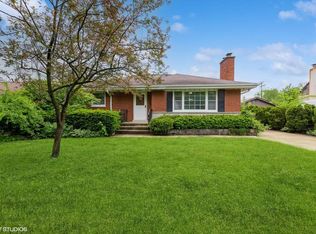 111 S Lincoln St, Westmont, IL 60559