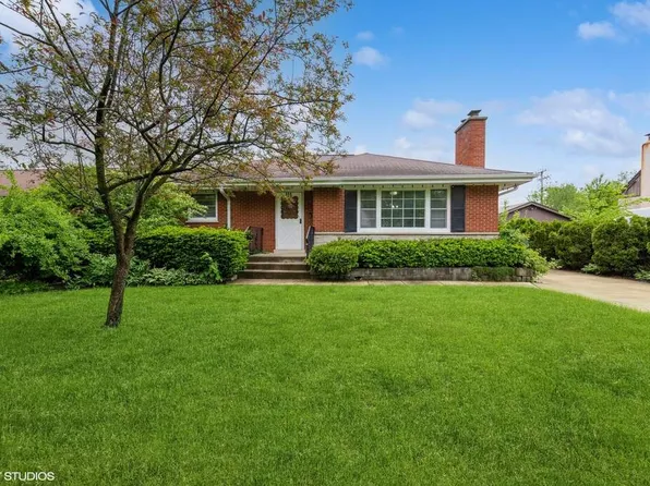 111 S Lincoln St, Westmont, IL 60559