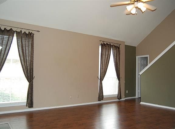 4th image of 910 Brose Dr