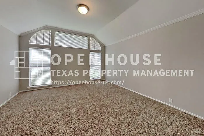 2906 Saint Vincent Dr — Photo 10