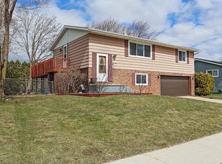 5012 Vista Rd, Manitowoc, WI 54220