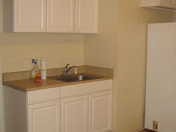 5th image of 111 Hood St