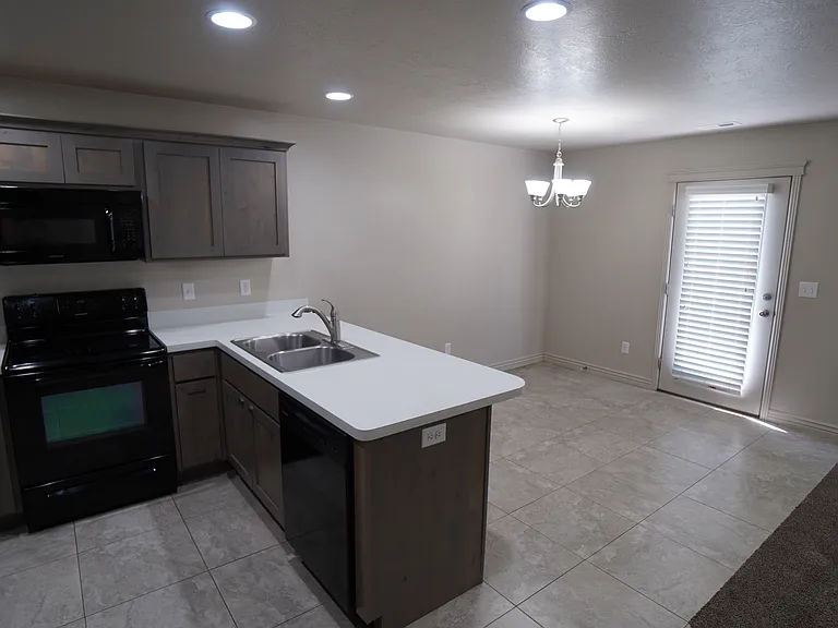 1923 N 300 W — Photo 5