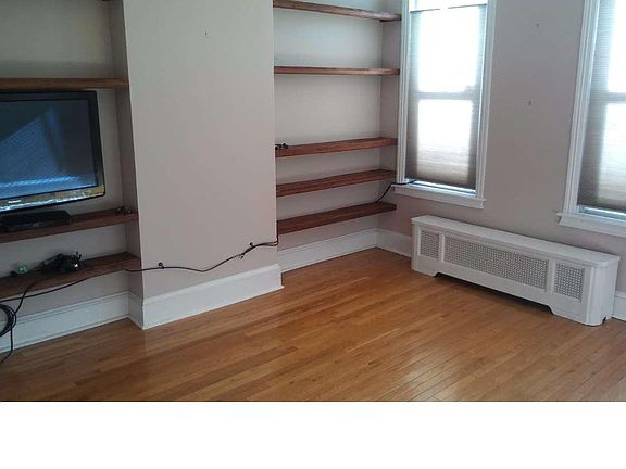 5th image of 3419 Crawford St