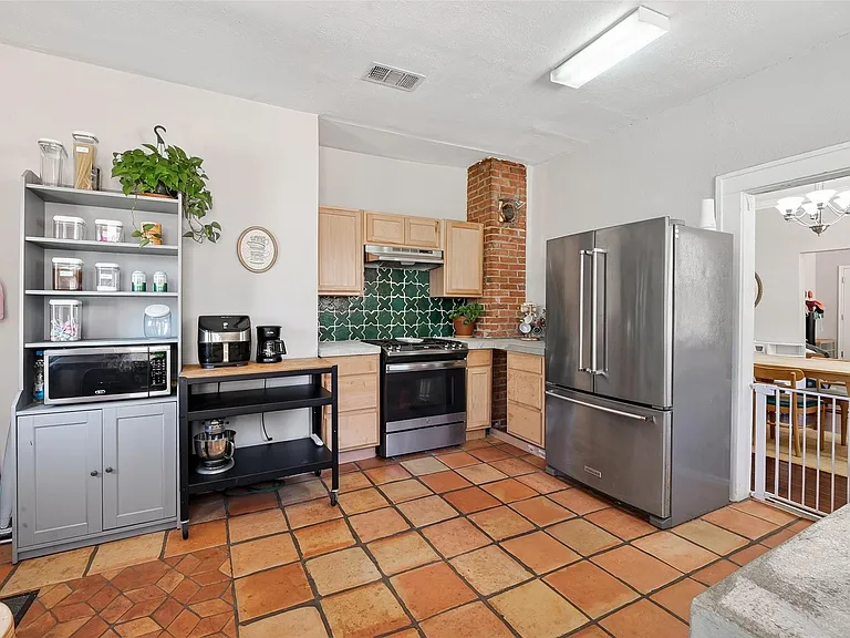 7039 Avenue E — Photo 11