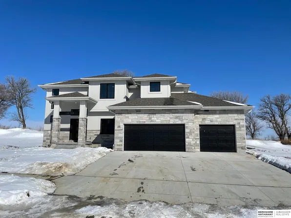19103 Riviera Dr, Omaha, NE 68136
