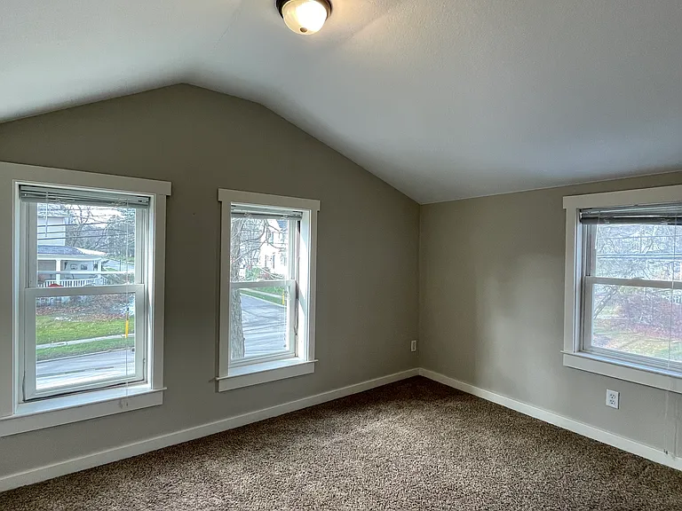 303 S New Castle St — Photo 7