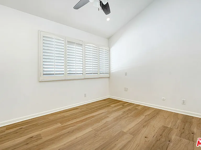 22123 Burbank Blvd #2 — Photo 5