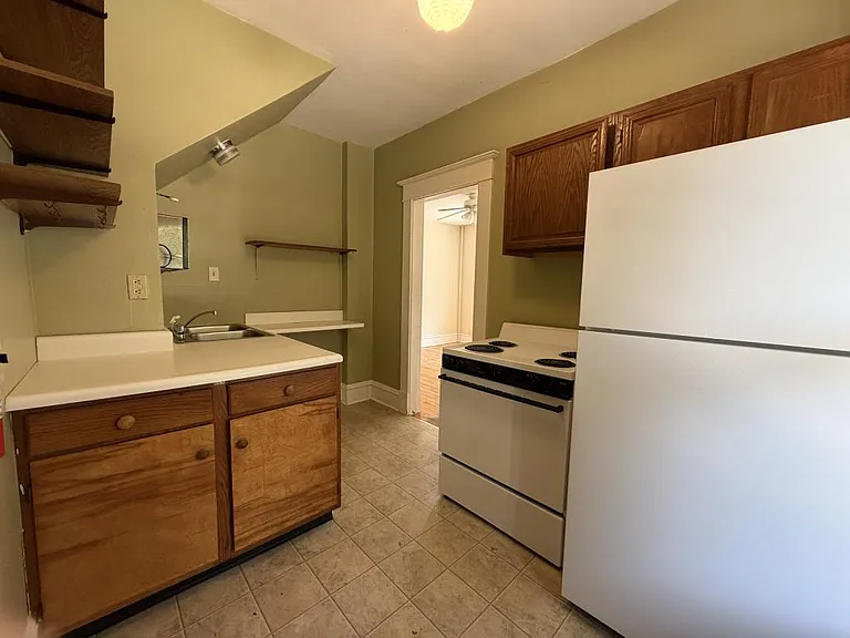 48 Monroe St #1 — Photo 5