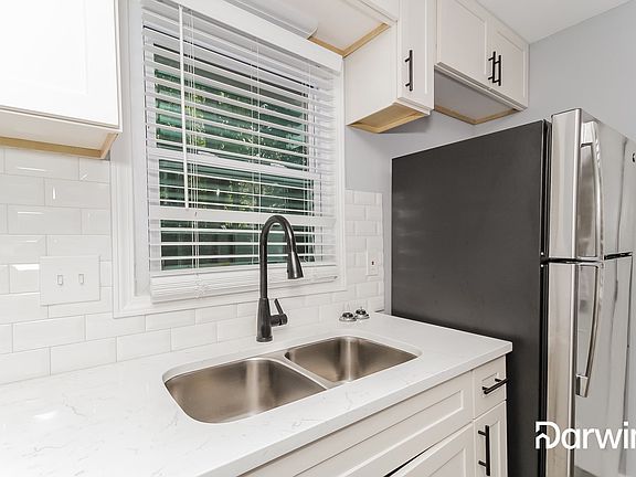 4th image of 2515 Woodland Dr NW