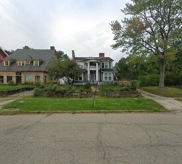 Elm St — Photo 1
