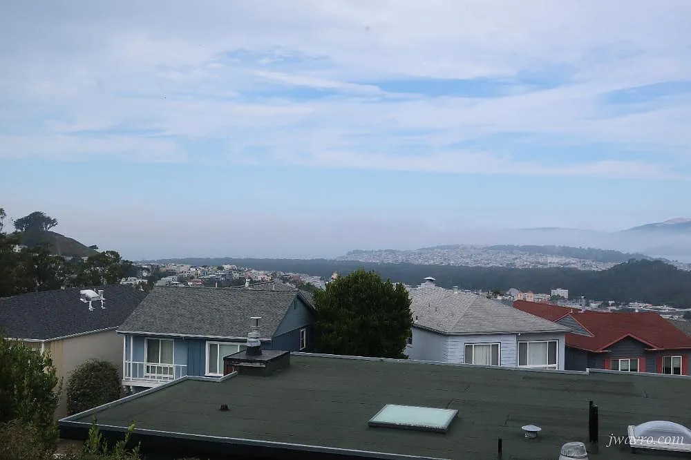 Remodeled ocean view single family home with a 2 car garage — Photo 2