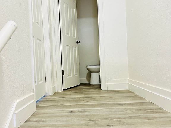 3rd image of 860 W 47th St #1/2