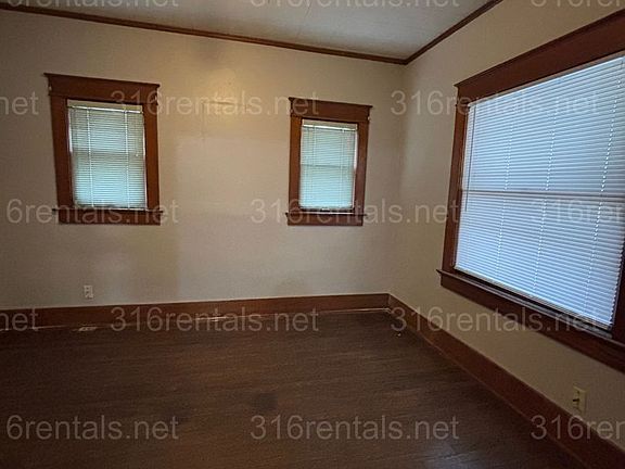 5th image of 524 W 4th Ave