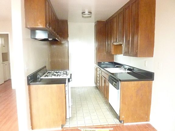 2nd image of 1415 S Saltair Ave