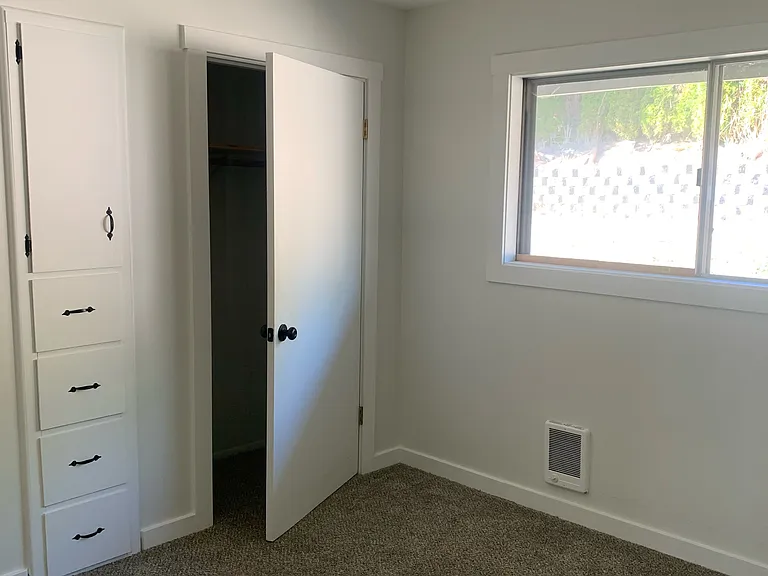 2409 Burcham St — Photo 12