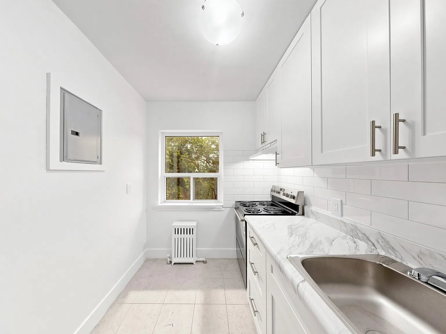 38 Lambton Avenue — Photo 4