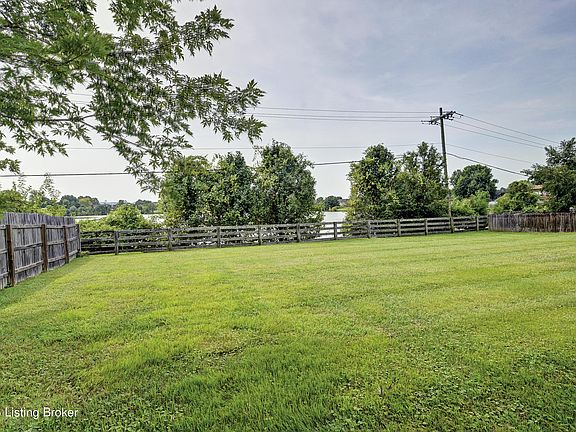 5th image of 410 Old Towne Rd