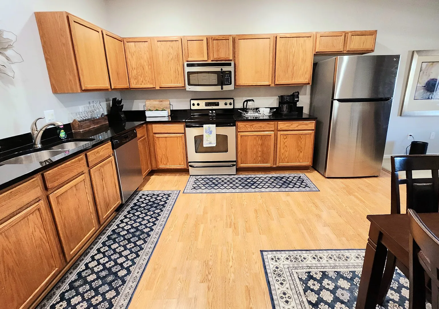 3 bed, 1678 sqft, $2,995 — Photo 2