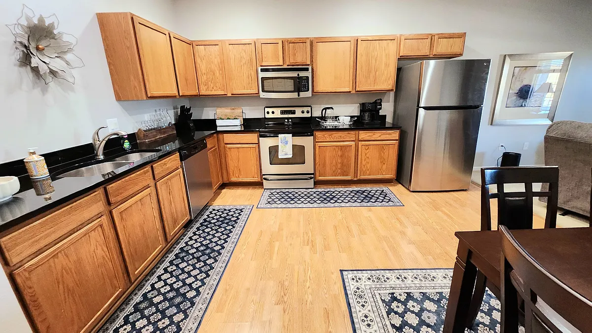 kitchen - 284 SE Booth Ave