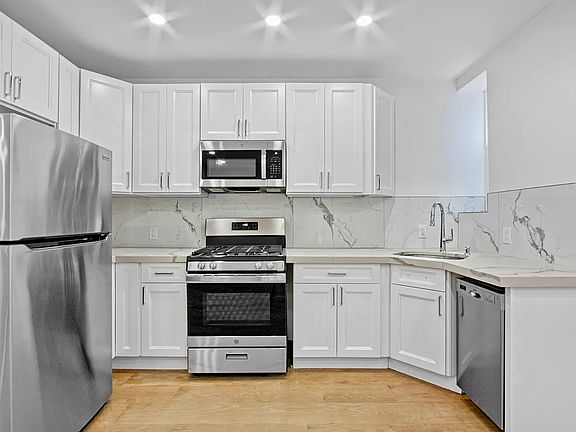 4th image of 59 Arlington Ave Floor 3