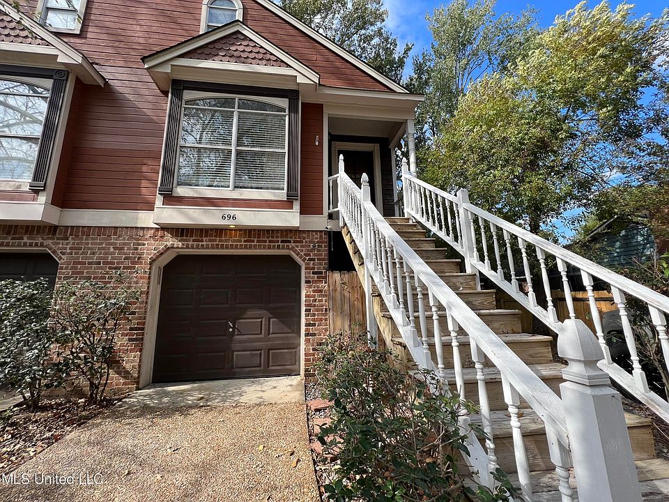 1st image of 696 Bay Park Dr