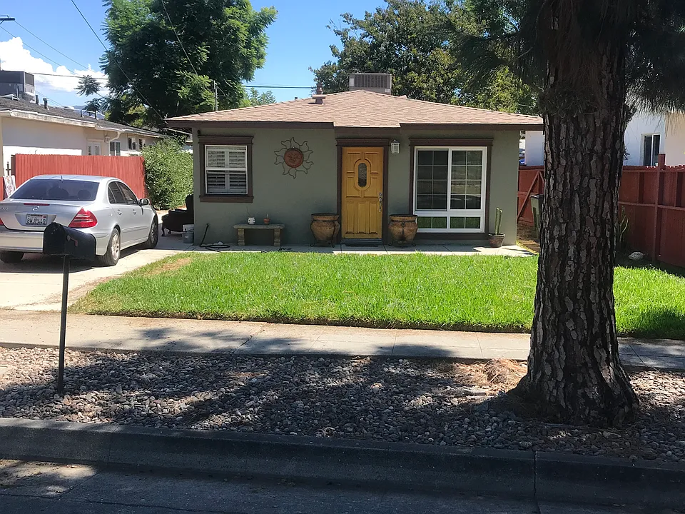 476 Avocado Ave