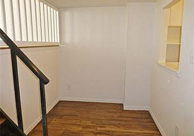 4th image of 86 E 10th St