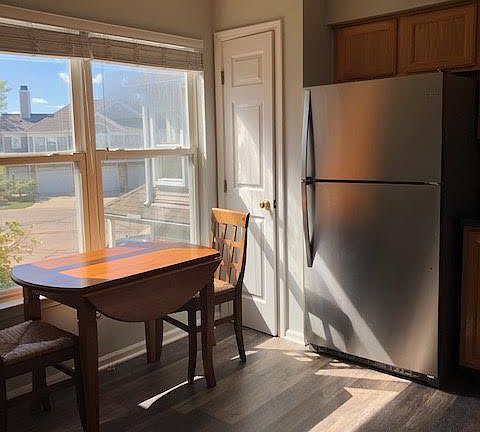 Sunny, eat in kitchen.