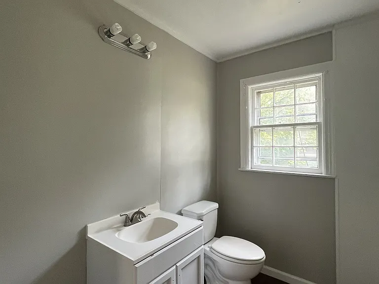 319 W Cooper St — Photo 6