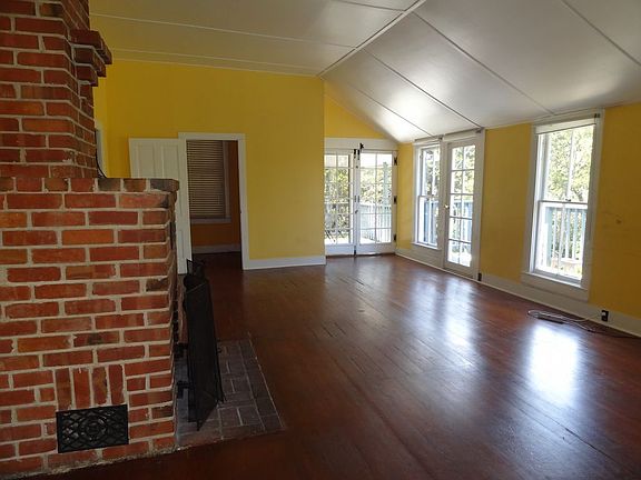 4th image of 150 Oak Hill Way