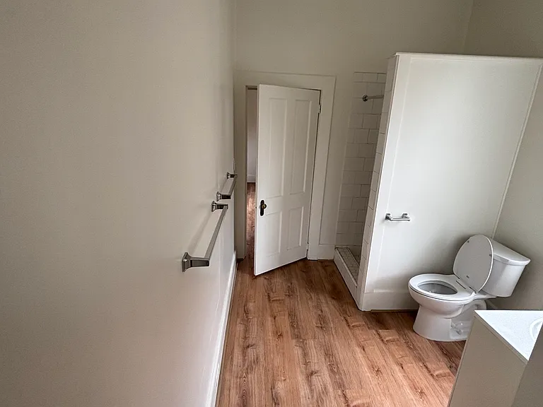 411 W De La Guerra St — Photo 11