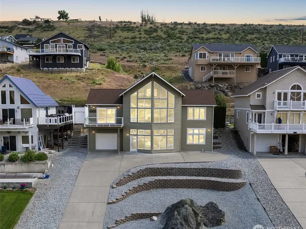 340 W Beach Drive, Orondo, WA 98843