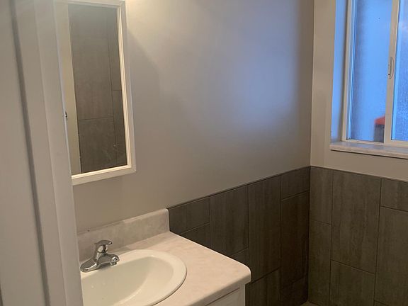 Guest Bathroom has new toilet now:)