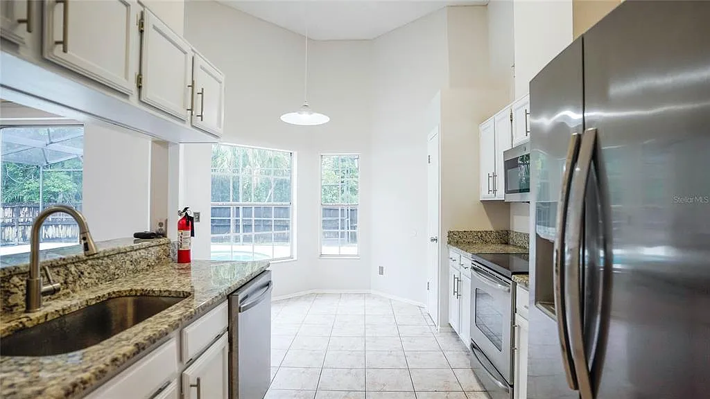 3 bed, 2.5 bath, 1487 sqft, $2,700 — Photo 3
