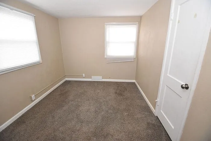 1326 Eastbrook Dr — Photo 10