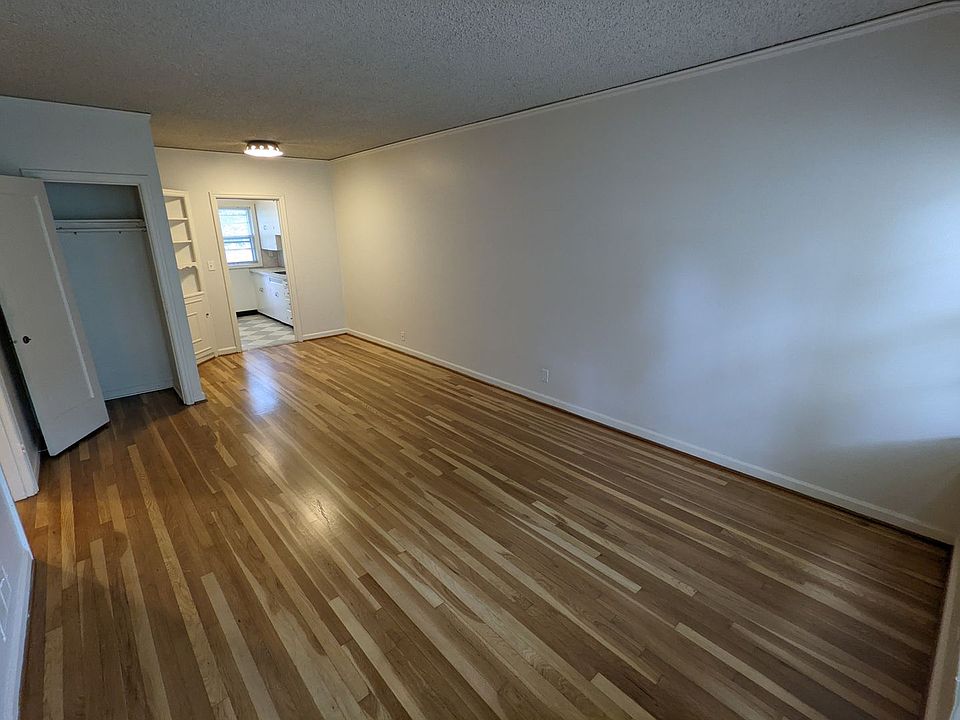 Building Photo 5