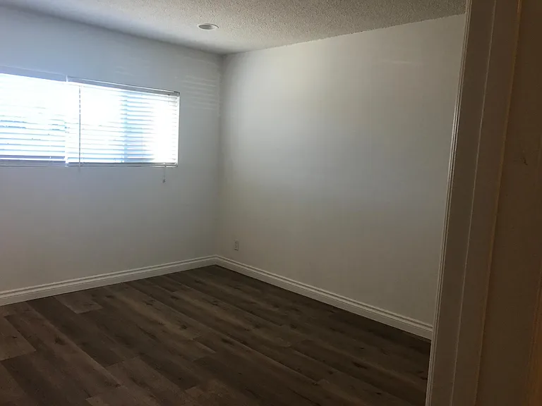 11471 Oxnard St #5 — Photo 30
